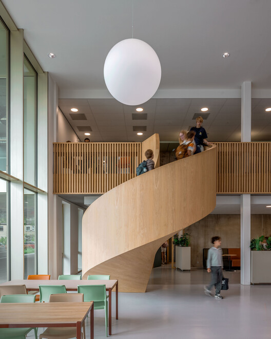 Het Streek Lyceum School / Atelier van Berlo + Ector Hoogstad Architecten Het Streek Lyceum School / Atelier van Berlo + Ector Hoogstad Architecten - Interior Photography, Wood, Chair