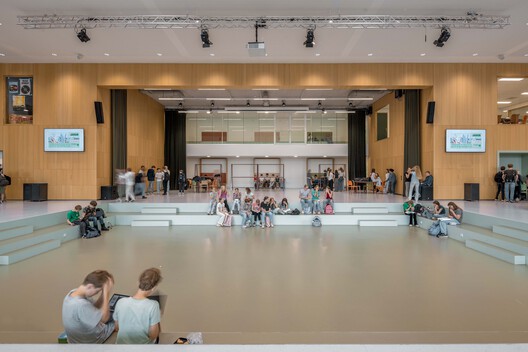 Het Streek Lyceum School / Atelier van Berlo + Ector Hoogstad Architecten Het Streek Lyceum School / Atelier van Berlo + Ector Hoogstad Architecten - Interior Photography, Kitchen, Chair