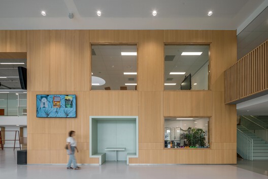 Het Streek Lyceum School / Atelier van Berlo + Ector Hoogstad Architecten Het Streek Lyceum School / Atelier van Berlo + Ector Hoogstad Architecten - Interior Photography, Kitchen, Wood, Lighting, Glass