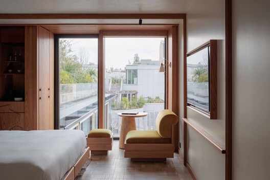 La Fondation 多功能综合体 / PCA-STREAM - 室内图, 卧室, 木头, 阳台