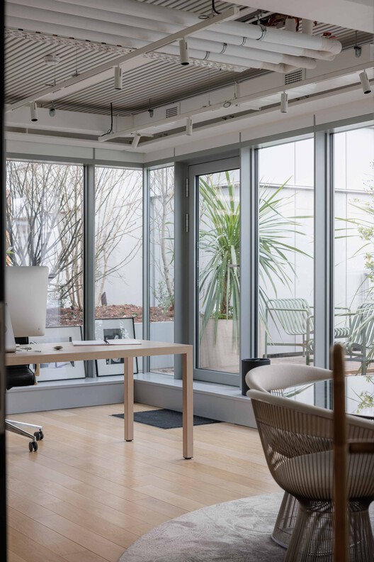 La Fondation 多功能综合体 / PCA-STREAM - 室内图, 椅子, 桌子, 灯, 玻璃