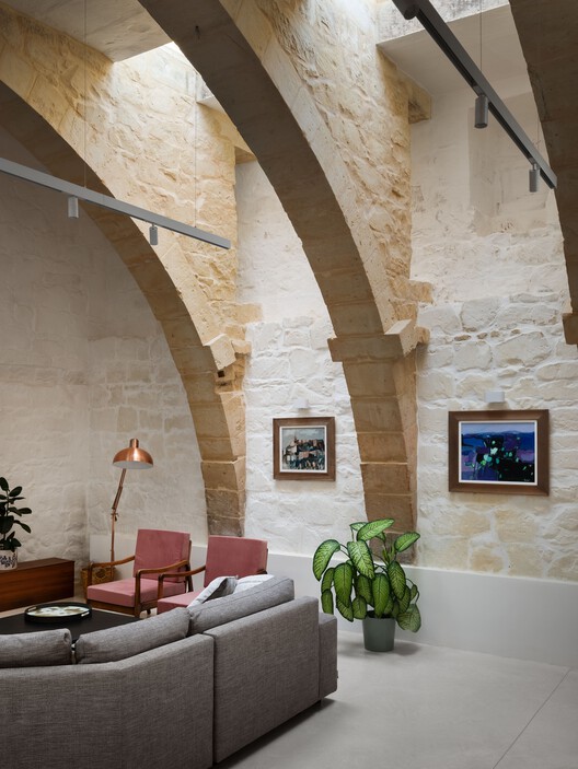 Residencia Dar It-Tarag / Periti Studio - Fotografía interior, Sala de estar, Sillas