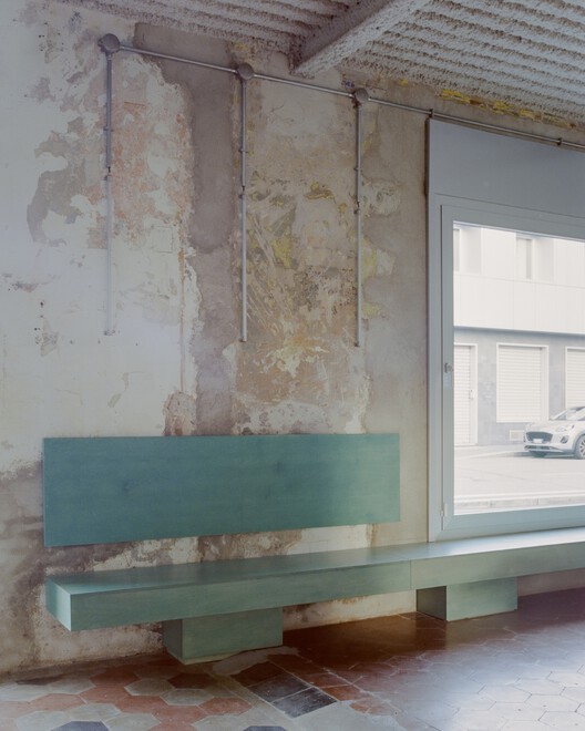 La villa entre el cyberpunk y el bar de escucha/estudio co.arch - Imagen 8 de 22