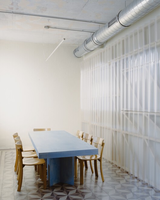 Villa entre cyberpunk y bar de escucha / estudio co.arch - fotografía de interiores, restaurante, madera