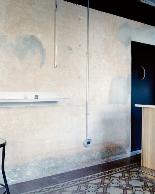 Una villa entre el cyberpunk y un bar de escucha / co.arch studio Una villa entre el cyberpunk y un bar de escucha / co.arch studio - Imagen 16 de 22