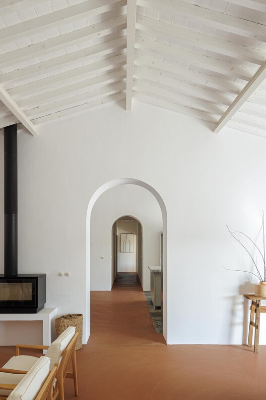 Monte Do Divor / Vasco Burnay Arquitectura - Fotografia de Interiores, Iluminação, Viga, Cadeira