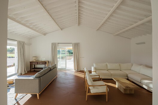 Monte Do Divor / Vasco Burnay Arquitectura Monte Do Divor / Vasco Burnay Arquitectura - Fotografia de Interiores, Sala de Estar, Madeira, Cadeira, Viga