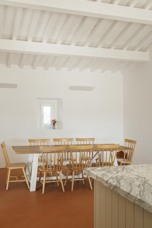 Monte Do Divor / Vasco Burnay Arquitectura Monte Do Divor / Vasco Burnay Arquitectura - Fotografia de Interiores, Sala de Jantar, Madeira, Mesa, Cadeira