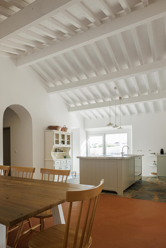 Monte Do Divor / Vasco Burnay Arquitectura Monte Do Divor / Vasco Burnay Arquitectura - Fotografia de Interiores, Madeira, Iluminação, Cadeira, Viga