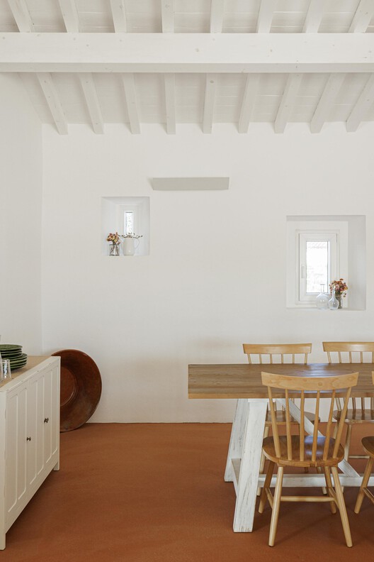 Monte Do Divor / Vasco Burnay Arquitectura Monte Do Divor / Vasco Burnay Arquitectura - Fotografia de Interiores, Sala de Jantar, Madeira, Mesa, Cadeira