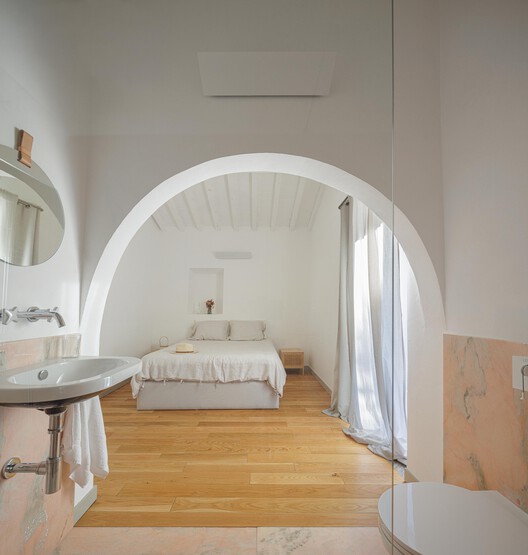 Monte Do Divor / Vasco Burnay Arquitectura Monte Do Divor / Vasco Burnay Arquitectura - Fotografia de Interiores, Dormitório, Madeira, Cama, Iluminação