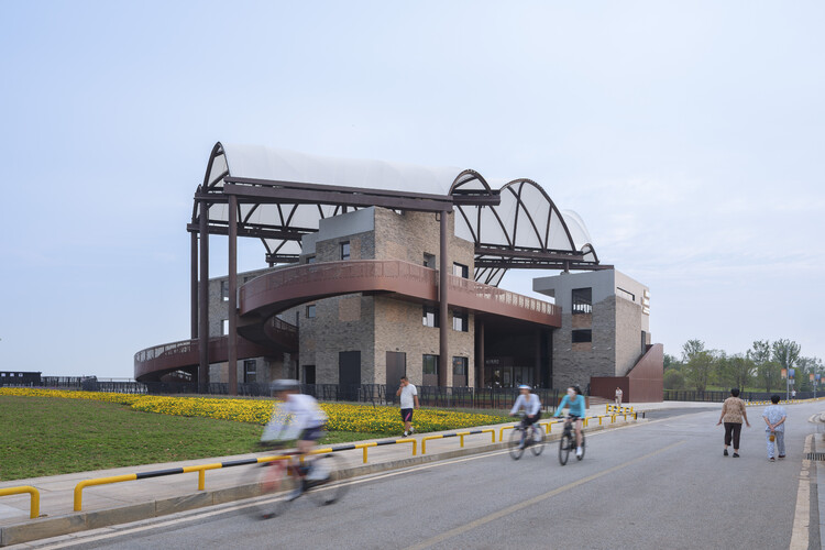 Yueyang Hualinggang Pier Tourist Center / WANG HUI | URBANUS - Exterior Photography, Tourism