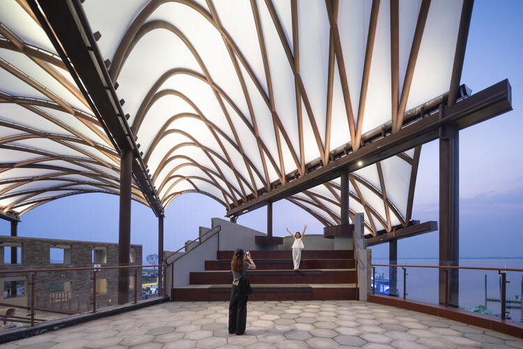 Centro de visitantes del muelle del puerto de Yueyang Hualing/Wang Hui | URBANUS Práctica Urbana-Fotografía de Interiores, Fijación de Haz