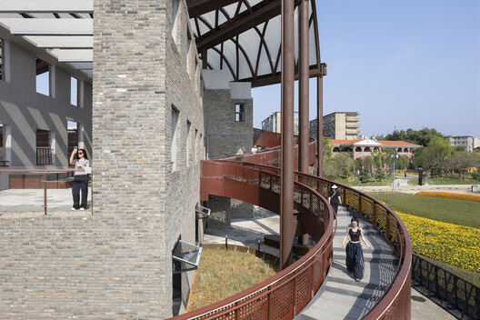 Centro Turístico del muelle Hualinggang de Yueyang / WANG HUI | URBANUS - Fotografía exterior