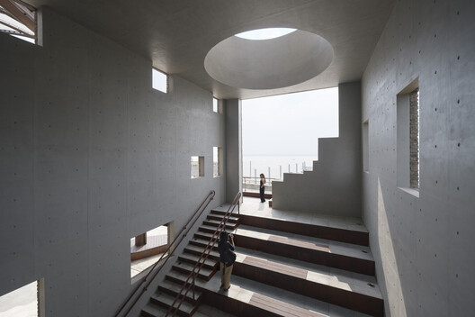 Centro Turístico del muelle Hualinggang de Yueyang / WANG HUI | URBANUS - Imagen 4 de 34