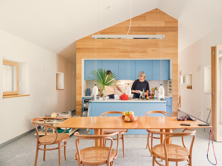 Casa Le Stalle / Pedro&Juana - fotografía de interiores, comedor, madera, mesas, sillas, iluminación, encimeras