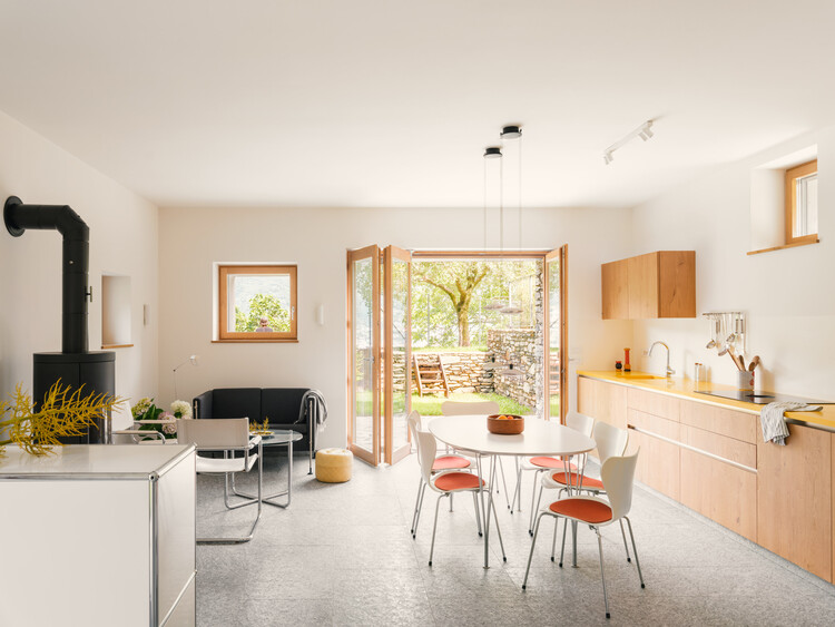 Casa Le Stalle / Pedro&Juana - fotografía de interiores, madera, sillas, cocina, mesas, encimeras, iluminación