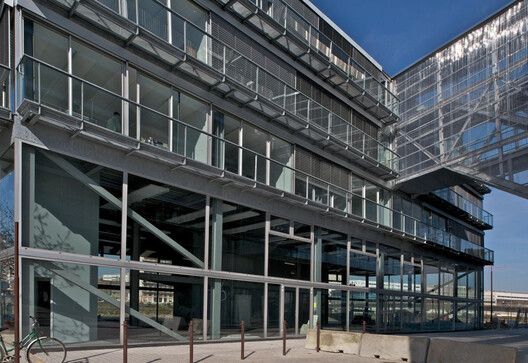 La arquitectura de la restricción: cuando no construir se convierte en diseño La arquitectura de la restricción: cuando no construir se convierte en diseño - Imagen 22 de 38