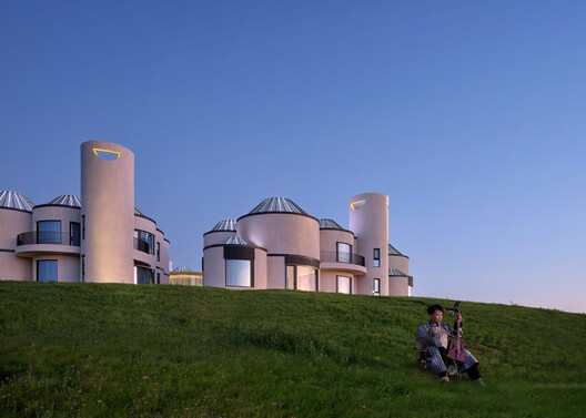 原宇宙-未来草原的生活范式 / 上海交通大学奥默默工作室 - 建筑图