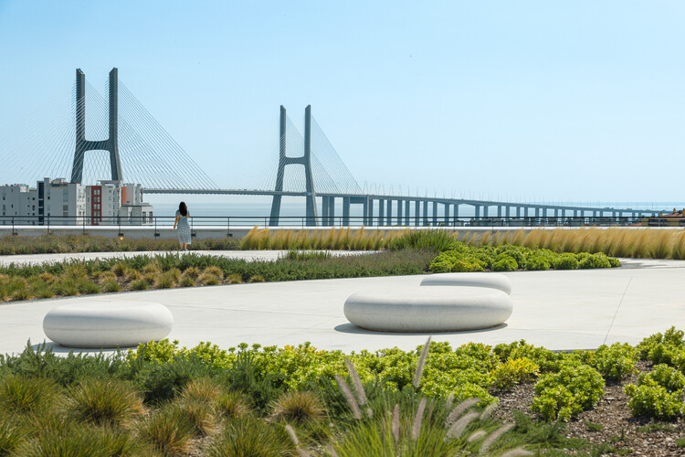 Campus Verde Oriente / LJ-Group Landscape Architecture + Saraiva + Associados + Kohn Pedersen Fox (KPF) - Imagen 8 de 24