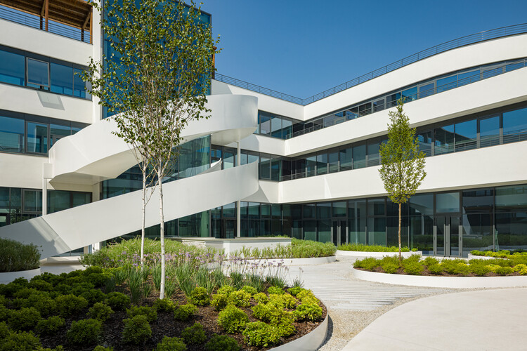 Oriente Green Campus / LJ-Group Landscape Architecture + Saraiva + Associados + Kohn Pedersen Fox (KPF) - Fotografía de exteriores