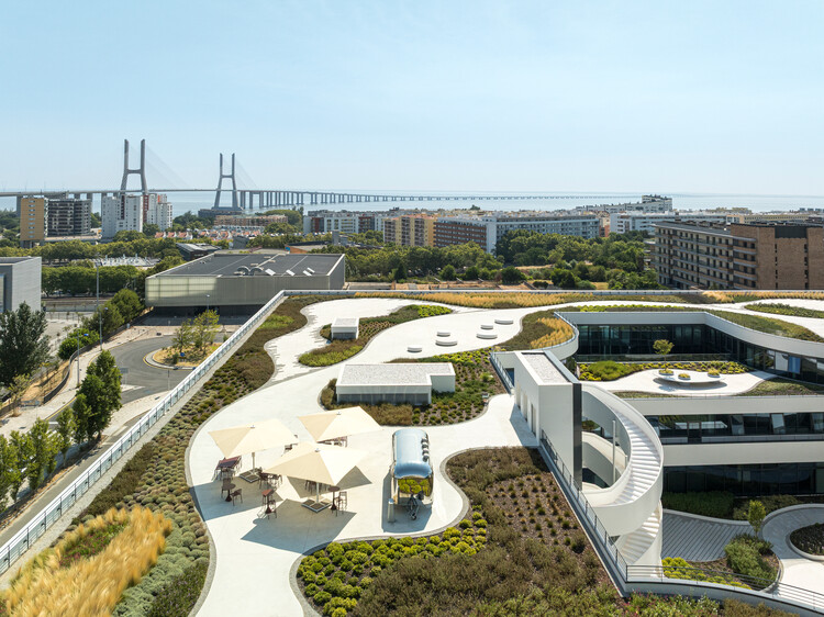 Oriente Green Campus / LJ-Group Landscape Architecture + Saraiva + Associados + Kohn Pedersen Fox (KPF) - Fotografía de exteriores