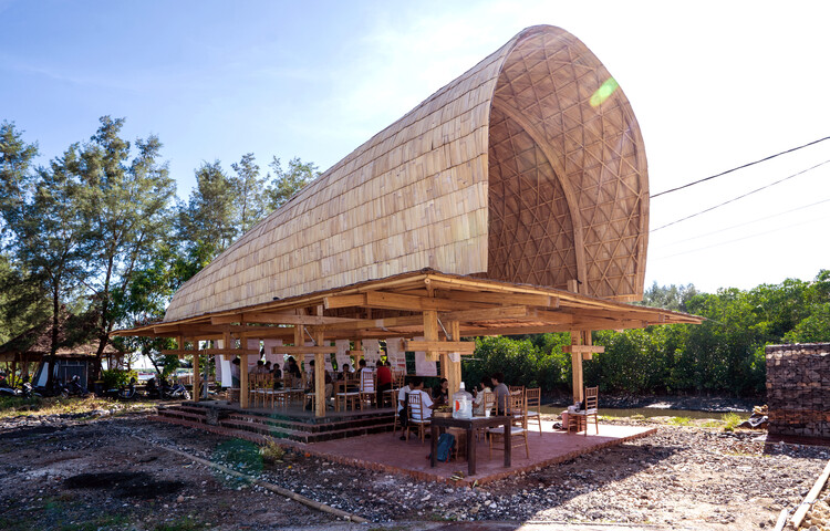 Bauhaus Earth transformó un estacionamiento abandonado en un pabellón comunitario de bambú en Bali, Indonesia: Imagen 6 de 21