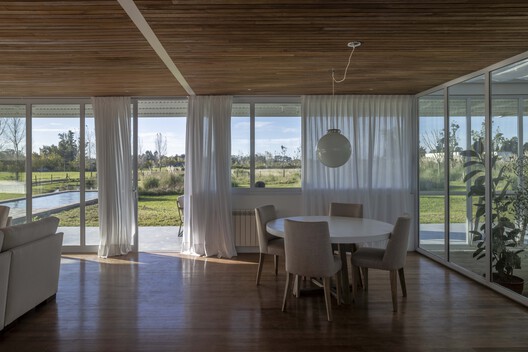 Casa H - La Cañada V / Parada Cantilo Estudio - Fotografia de Interiores, Sala de Jantar, Madeira, Vidro, Cadeira