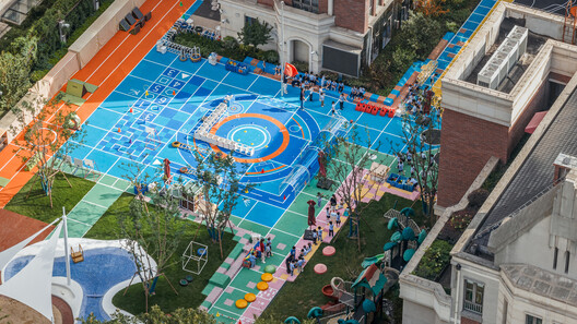 Flying Chess Kindergarten / VIASCAPE design