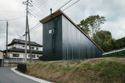 KASAMABI Sauna / ujizono architects + bench - Fotografía exterior, Madera