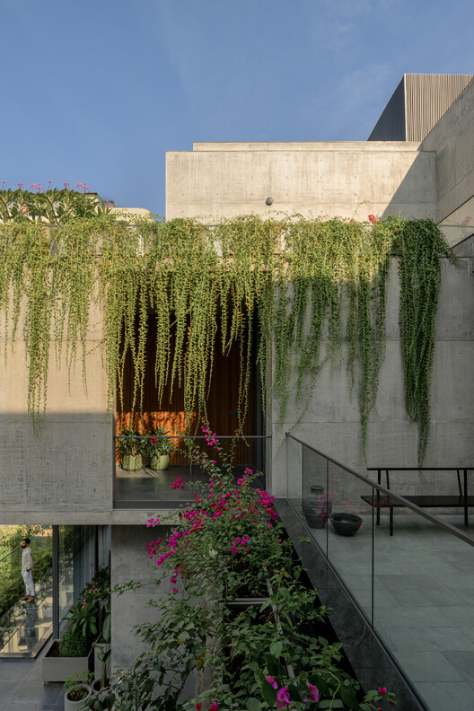 Twin House / Design Work Group Twin House / Design Work Group - Image 3 of 27