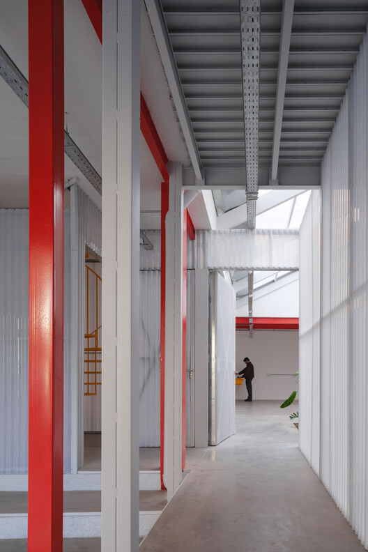 Mejoramiento del hogar y talleres en Caldas / Juan Liniado - fotografía de interiores, concreto, vigas fijas, columnas