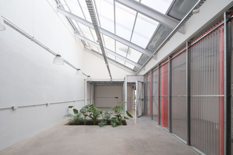 Reforma de viviendas y talleres en Caldas / Juan Liniado - Imagen 1 de 28