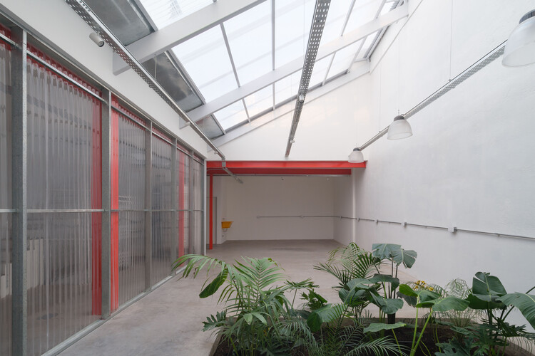 Reforma de viviendas y talleres en Caldas / Juan Liniado - Imagen 6 de 28