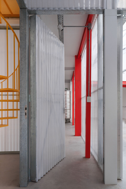 Reforma de viviendas y talleres en Caldas / Juan Liniado - Imagen 10 de 28