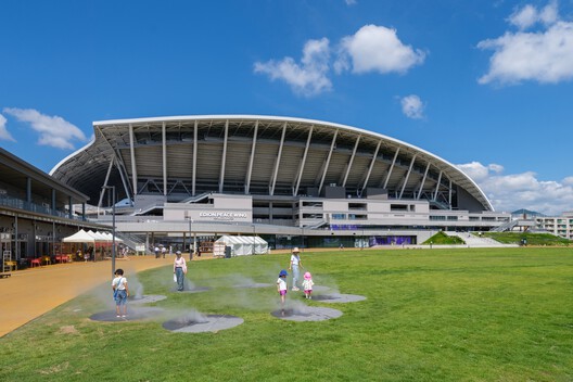 Edion Peace Wing Hiroshima / TOHATA ARCHITECTS & ENGINEERS, INC. + ENVIRONMENT DESIGN INSTITUTE + TAISEI DESIGN Planners Architects & Engineers Edion Peace Wing Hiroshima / TOHATA ARCHITECTS & ENGINEERS, INC. + ENVIRONMENT DESIGN INSTITUTE + TAISEI DESIGN Planners Architects & Engineers - Image 9 of 30