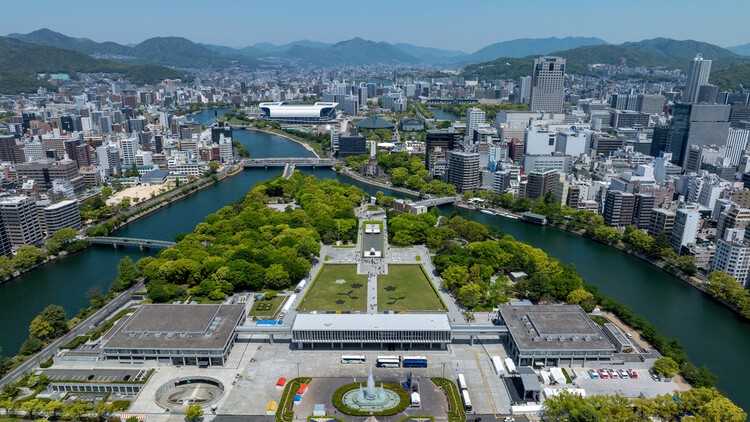 Edion Peace Wing Hiroshima / TOHATA ARCHITECTS & ENGINEERS, INC. + ENVIRONMENT DESIGN INSTITUTE + TAISEI DESIGN Planners Architects & Engineers - Image 6 of 30
