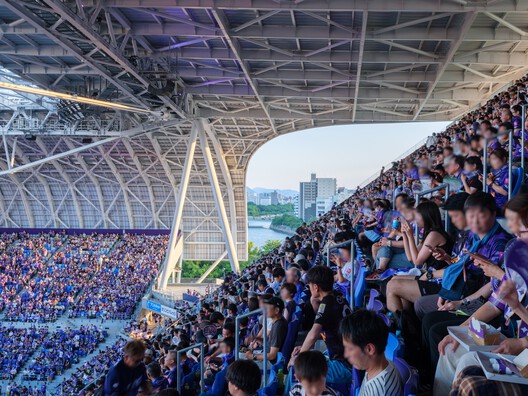 Edion Peace Wing Hiroshima / TOHATA ARCHITECTS & ENGINEERS, INC. + ENVIRONMENT DESIGN INSTITUTE + TAISEI DESIGN Planners Architects & Engineers Edion Peace Wing Hiroshima / TOHATA ARCHITECTS & ENGINEERS, INC. + ENVIRONMENT DESIGN INSTITUTE + TAISEI DESIGN Planners Architects & Engineers - Interior Photography
