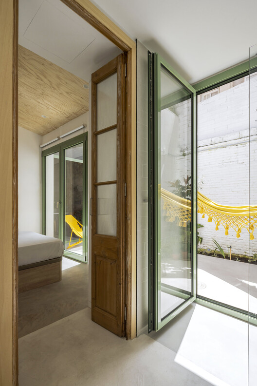 Reabilitação de Casa-Ateliê de Vidro Soprado em Barcelona / Nomadas Architecture - Imagem 6 de 23