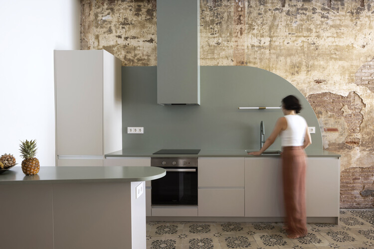 Reabilitação de Casa-Ateliê de Vidro Soprado em Barcelona / Nomadas Architecture - Imagem 2 de 23