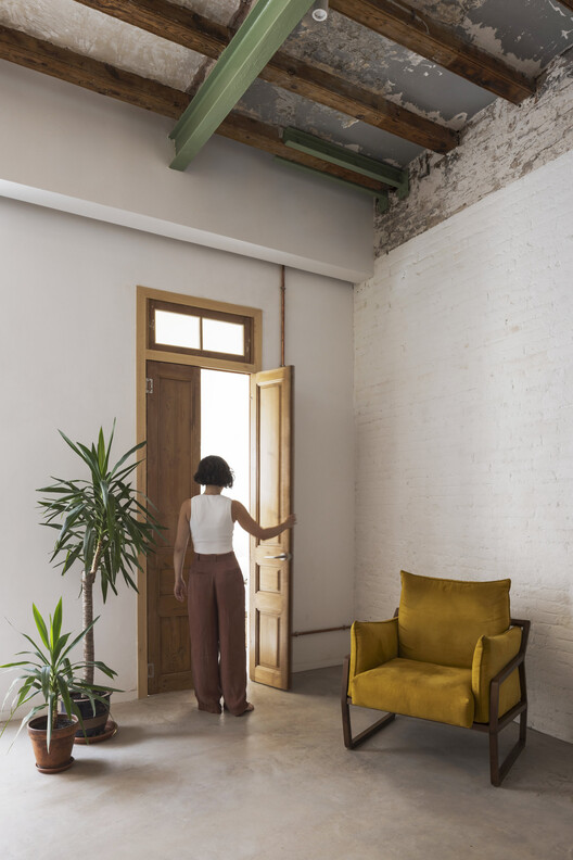 Reabilitação de Casa-Ateliê de Vidro Soprado em Barcelona / Nomadas Architecture - Imagem 7 de 23