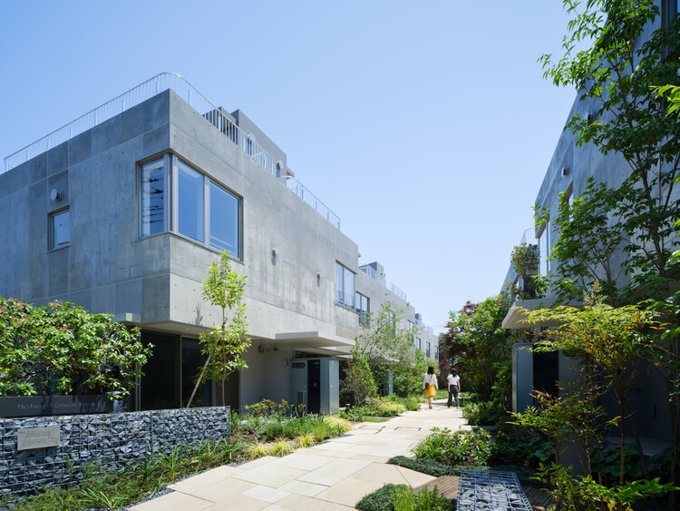 Nishiogi Comichi Terrace / Naruse Inokuma Architects - More Images