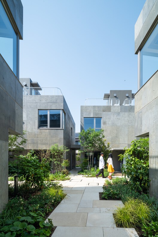 Nishiogi Comichi Terrace / Naruse Inokuma Architects - Image 2 of 25