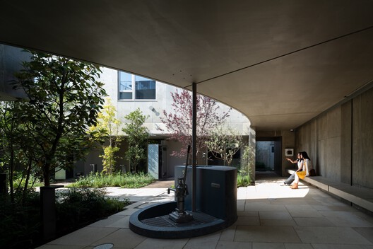 Nishiogi Comichi Terrace / Naruse Inokuma Architects - Interior Photography, Concrete, Courtyard