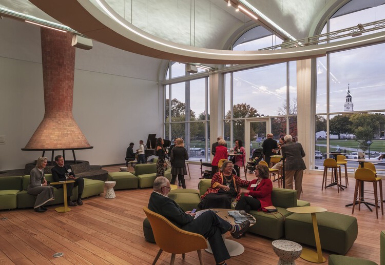 Centro Hopkins para las Artes/Snøhetta: fotografía de interiores, sala de estar, sillas