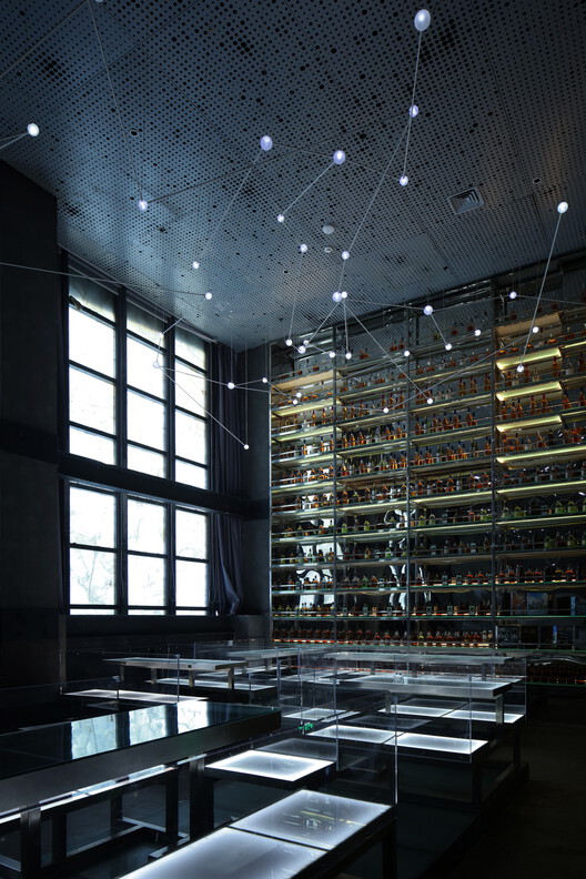 大理变压沉浸式剧场 / 时境建筑 大理变压沉浸式剧场 / 时境建筑 - 室内图, 灯, 玻璃