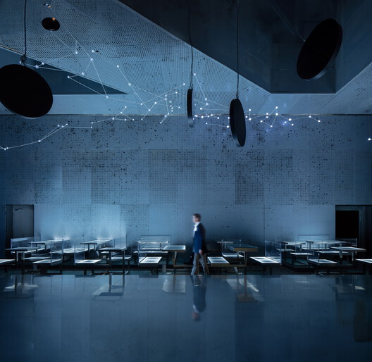 大理变压沉浸式剧场 / 时境建筑 大理变压沉浸式剧场 / 时境建筑 - 室内图, 厨房, 灯, 椅子