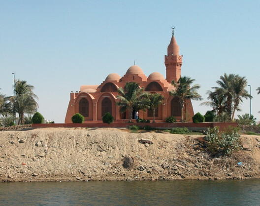 Abdelwahed El-Wakil Receives the 2025 Tamayouz Lifetime Achievement Award