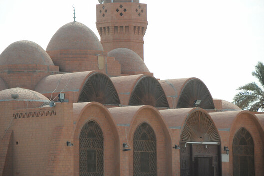 Abdelwahed El-Wakil Receives the 2025 Tamayouz Lifetime Achievement Award - Image 7 of 18
