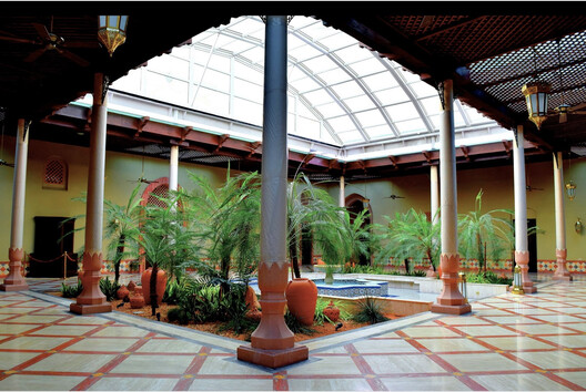 Abdelwahed El-Wakil Receives the 2025 Tamayouz Lifetime Achievement Award - Image 4 of 18